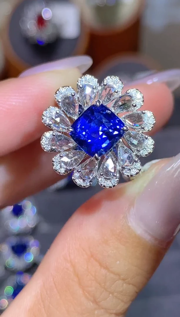 蓝宝石戒指18K金镶嵌2.15CT