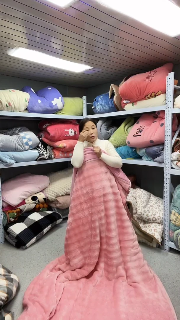 牛奶绒150+200被子仿兔毛。