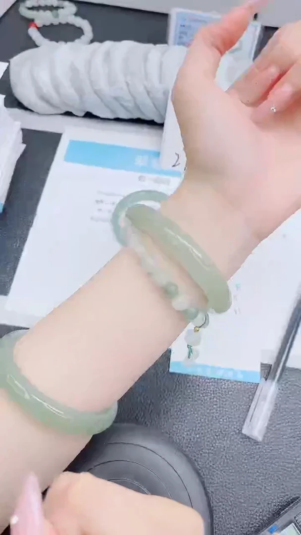 未镶嵌手镯石英质玉83-63