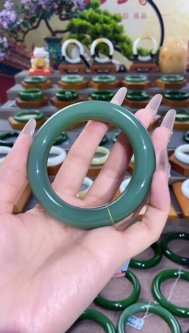 【闪购商品】和田玉手镯未镶嵌粉青手镯