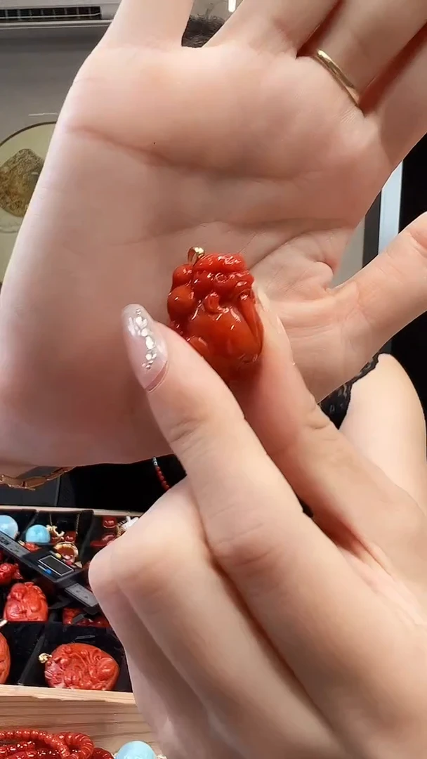 18K金镶嵌吊坠南红玛瑙/貔貅