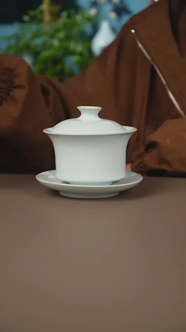 奎奎月白马蹄盖碗