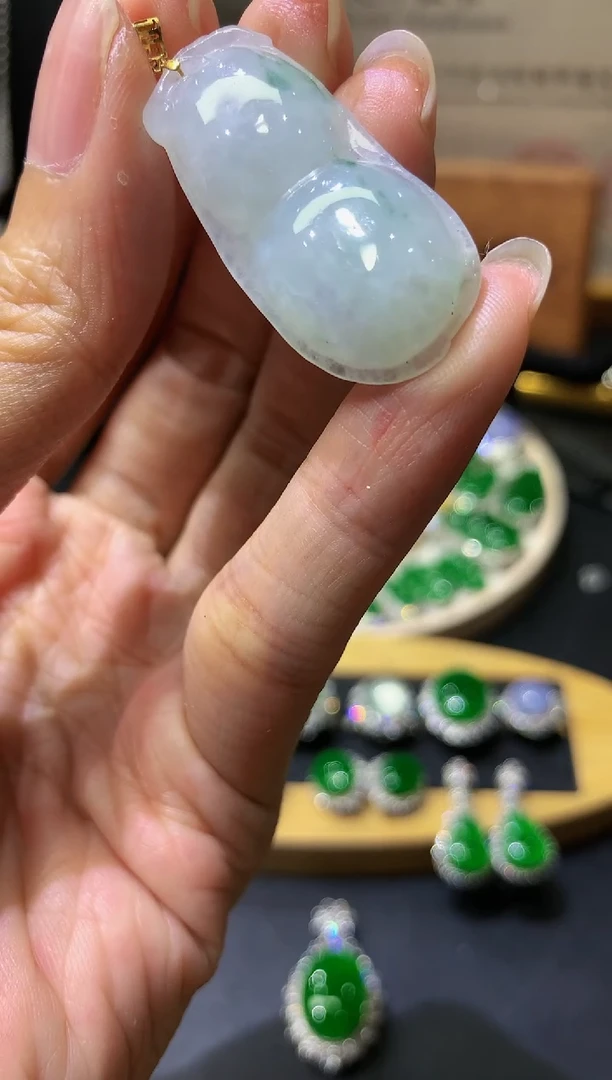 颈饰18K金镶嵌翡翠团购