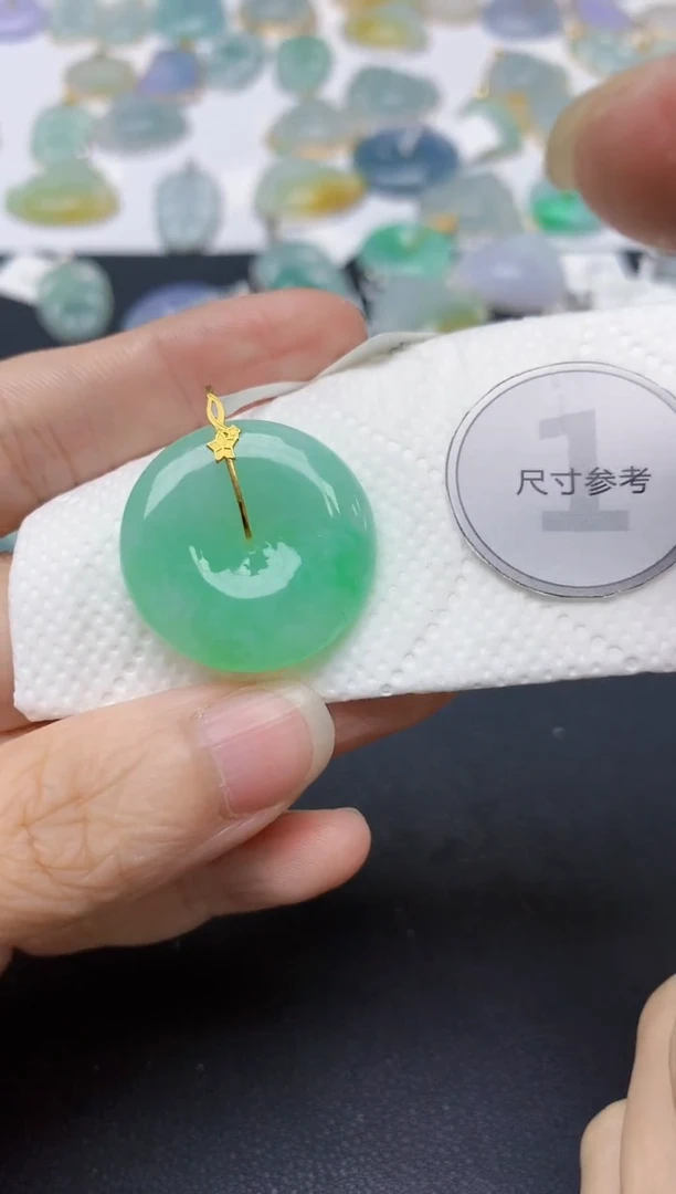 翡翠18K金镶嵌颈饰天然缅甸A货翡翠