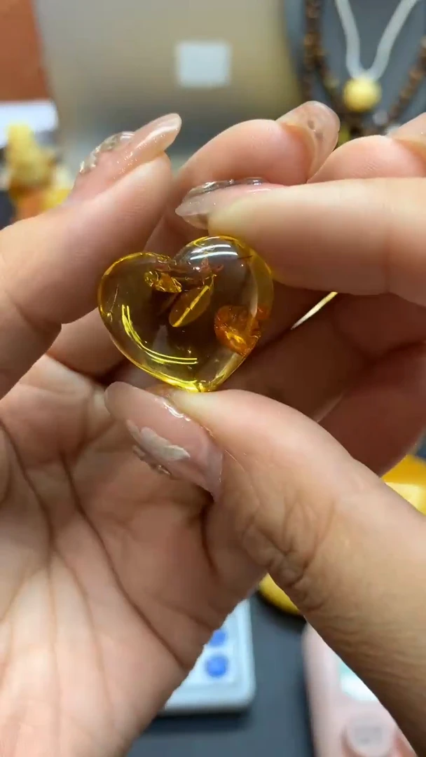 【闪购商品】未镶嵌琥珀珠宝奇石596