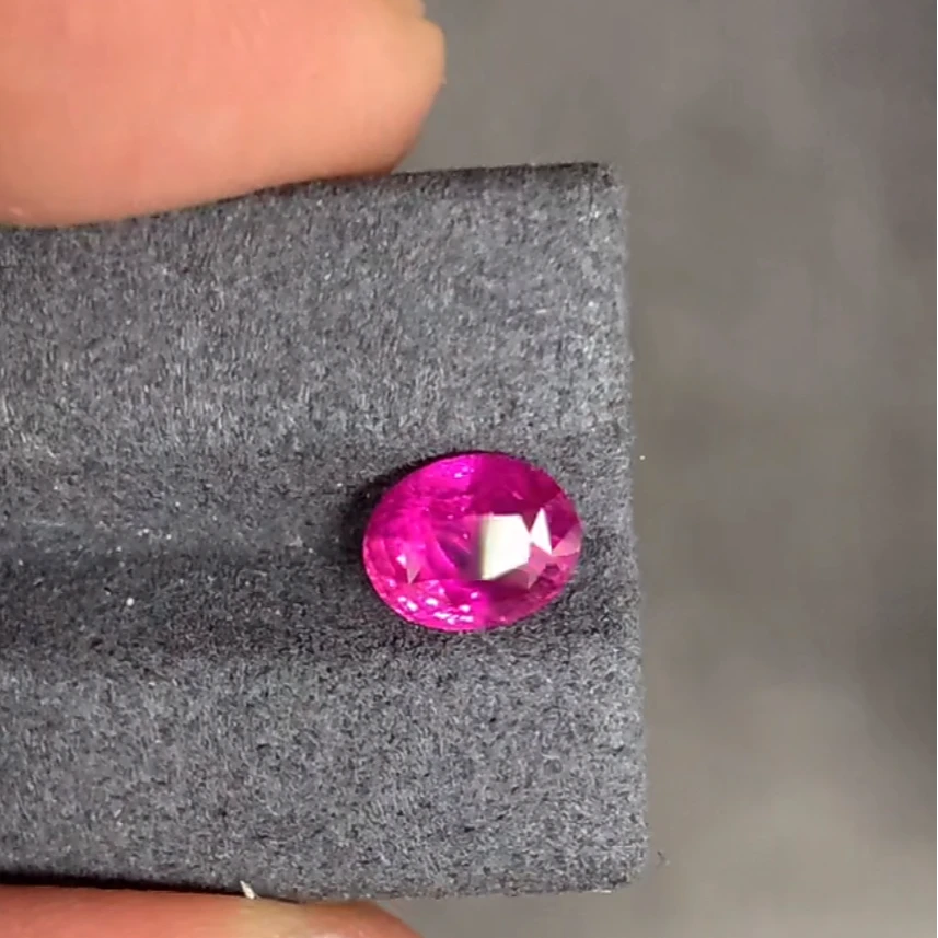 1.5克拉粉色蓝宝石裸石