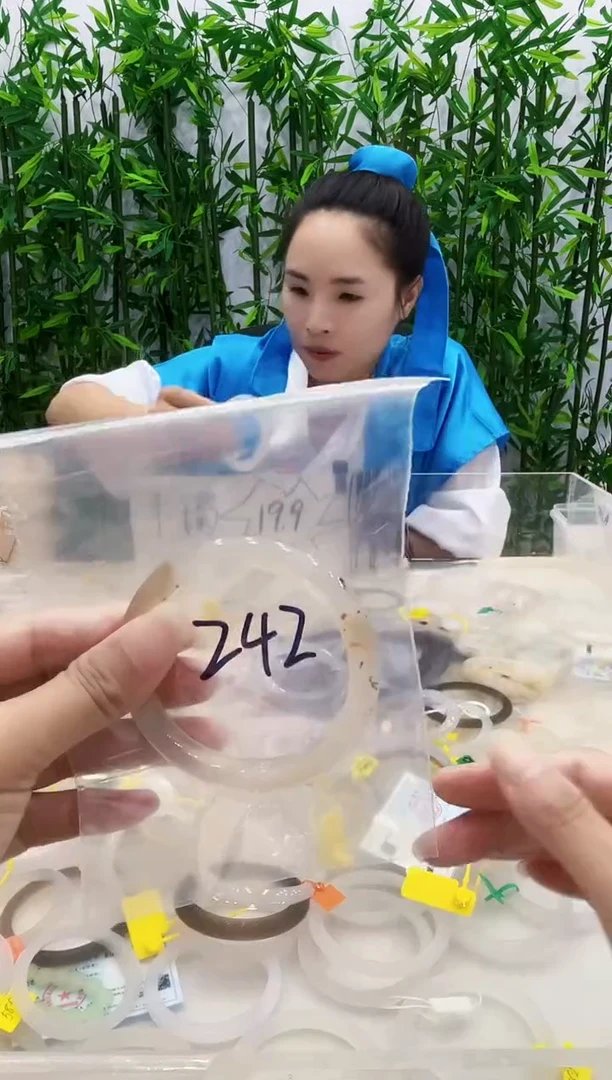 玛瑙/玉髓手镯未镶嵌242
