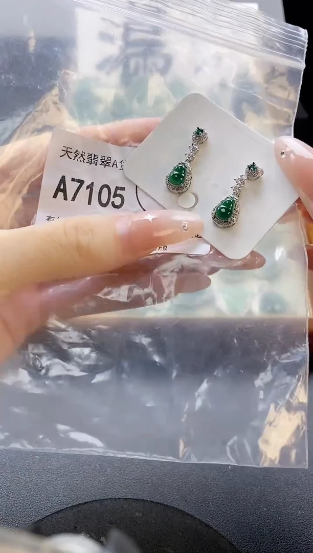 吊坠(赠链)未镶嵌翡翠天然翡翠A货