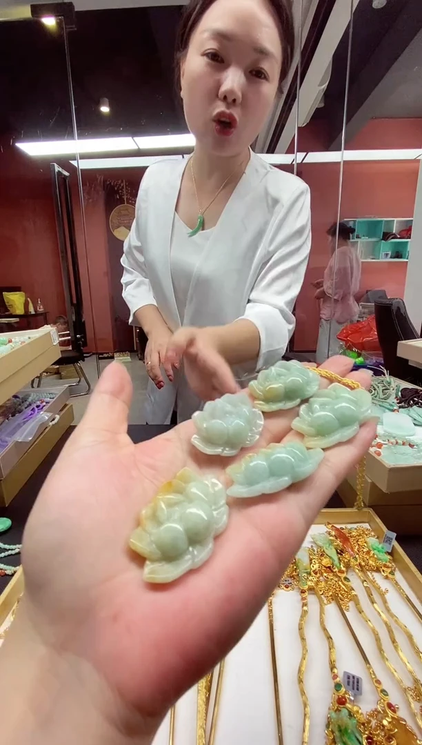 翡翠未镶嵌颈饰翡翠吊坠