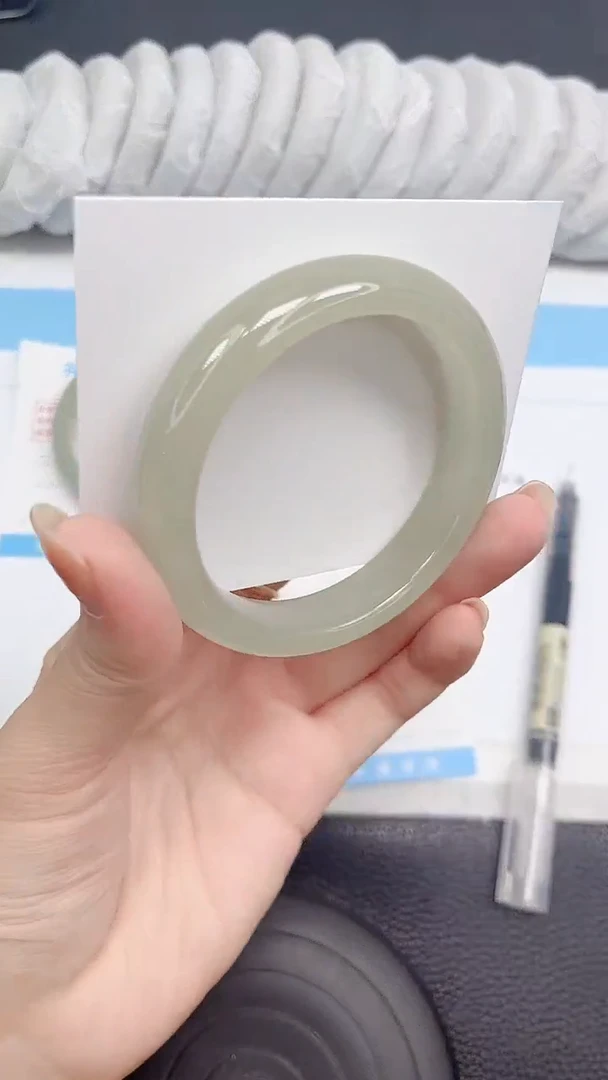 未镶嵌手镯石英质玉107-56.4