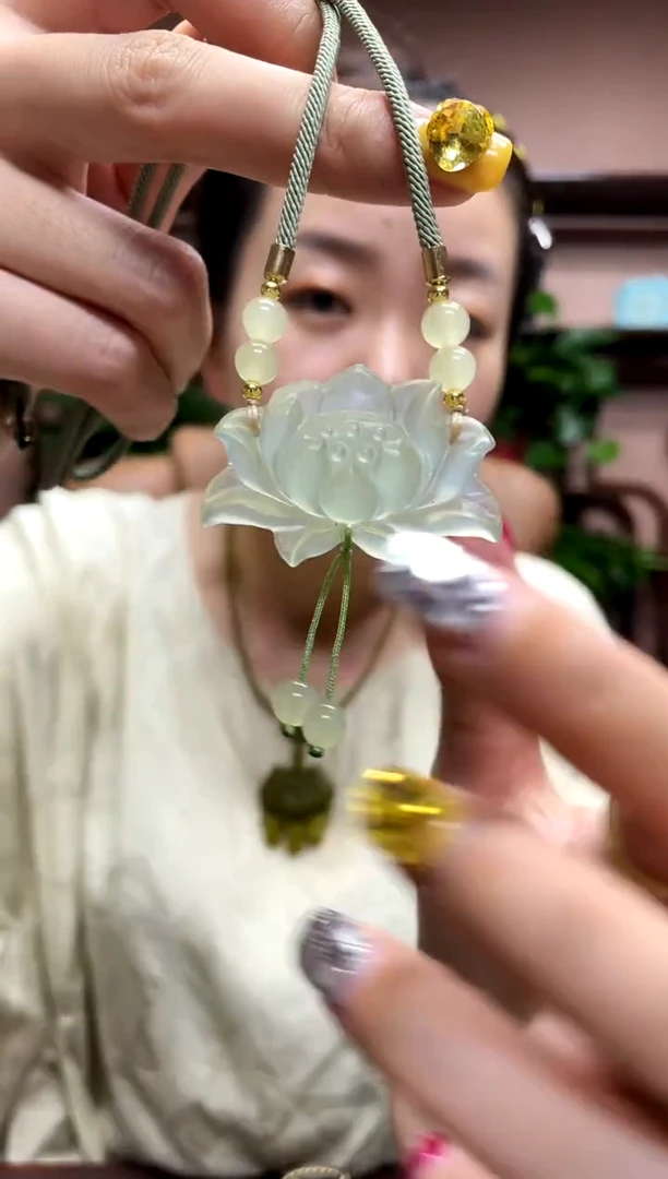 岫玉未镶嵌吊坠·