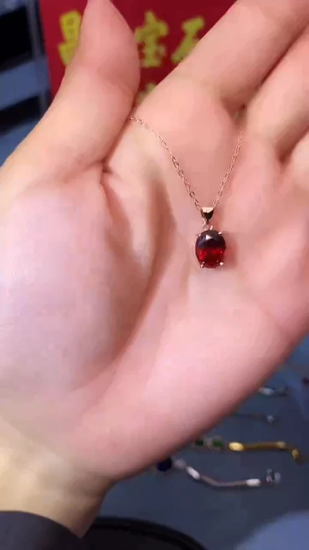 【闪购商品】石榴石吊坠(赠链)银S925镶嵌11111