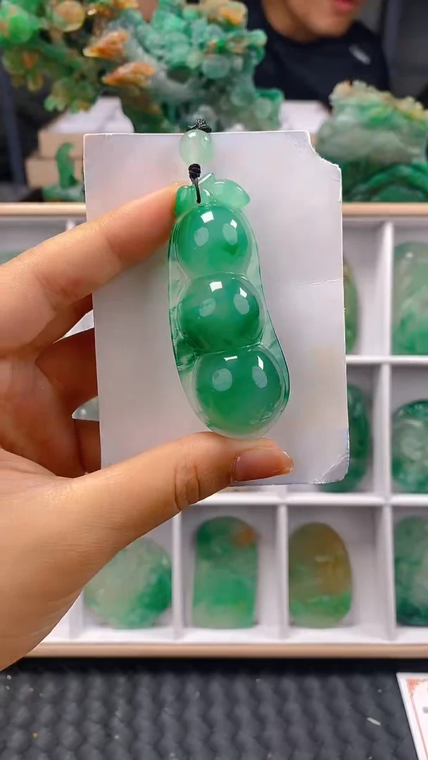 石英质玉未镶嵌颈饰80569