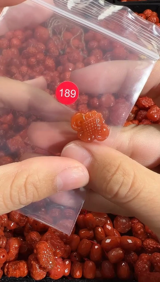颈饰未镶嵌南红玛瑙1