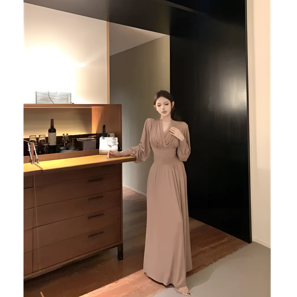 法式交叉v领长袖连衣裙女显瘦收腰大摆长裙高级感气质a字裙子8302
