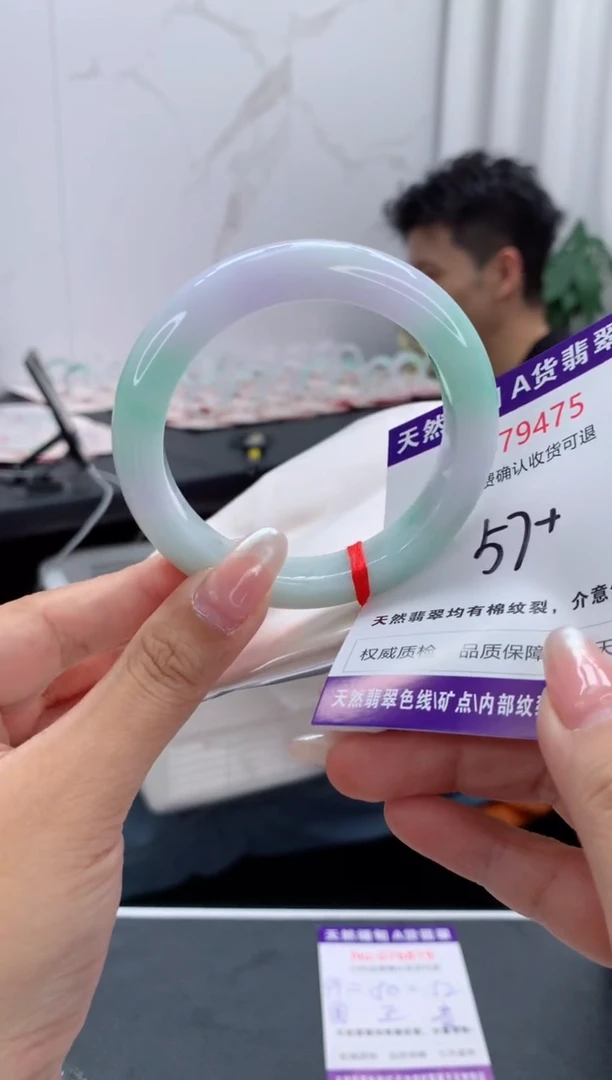 翡翠手镯未镶嵌晓*有纹，完美者勿拍
