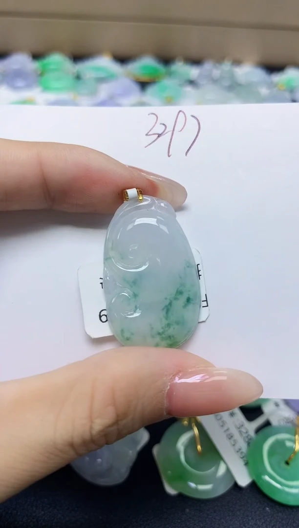 翡翠18K金镶嵌颈饰天然缅甸翡翠A货