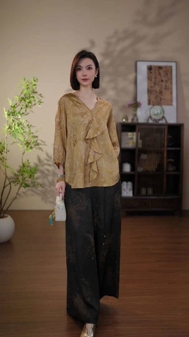 GONG QUE 新中式桑蚕丝暗纹提花设计款V领七分袖上衣 3132