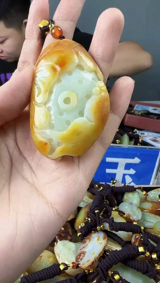 和田玉未镶嵌颈饰1