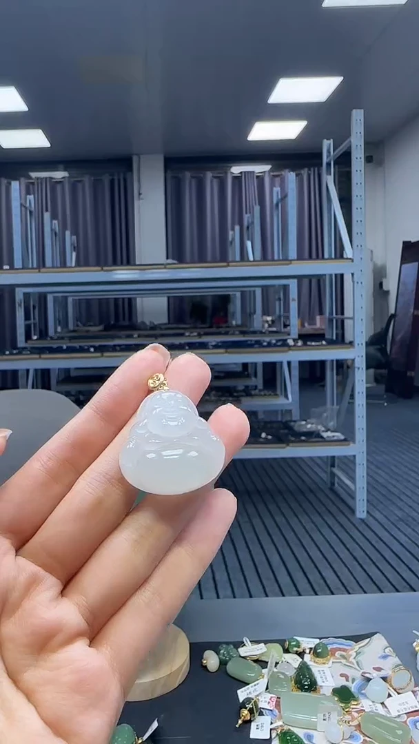 18K金镶嵌和田玉挂件1