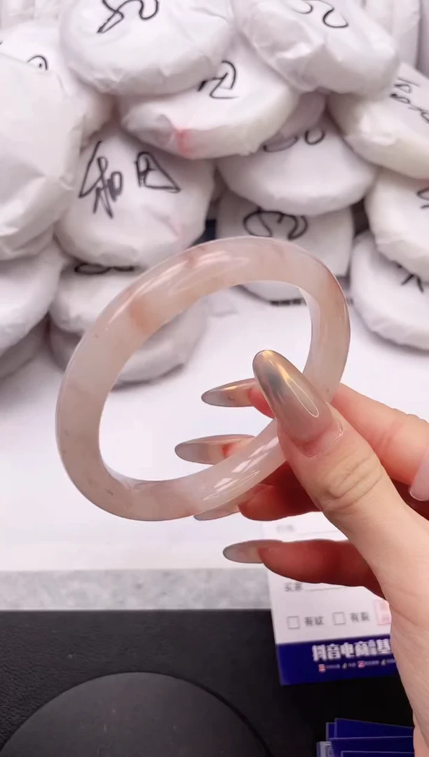 【闪购商品】石英质玉手镯未镶嵌10K133-60