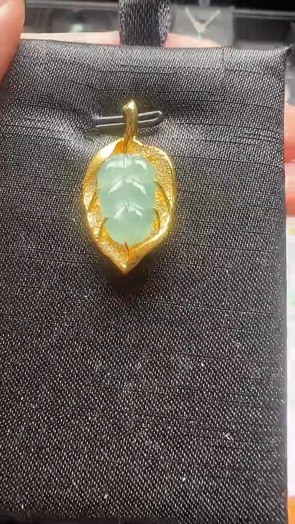 翡翠未镶嵌颈饰A货叶子吊坠