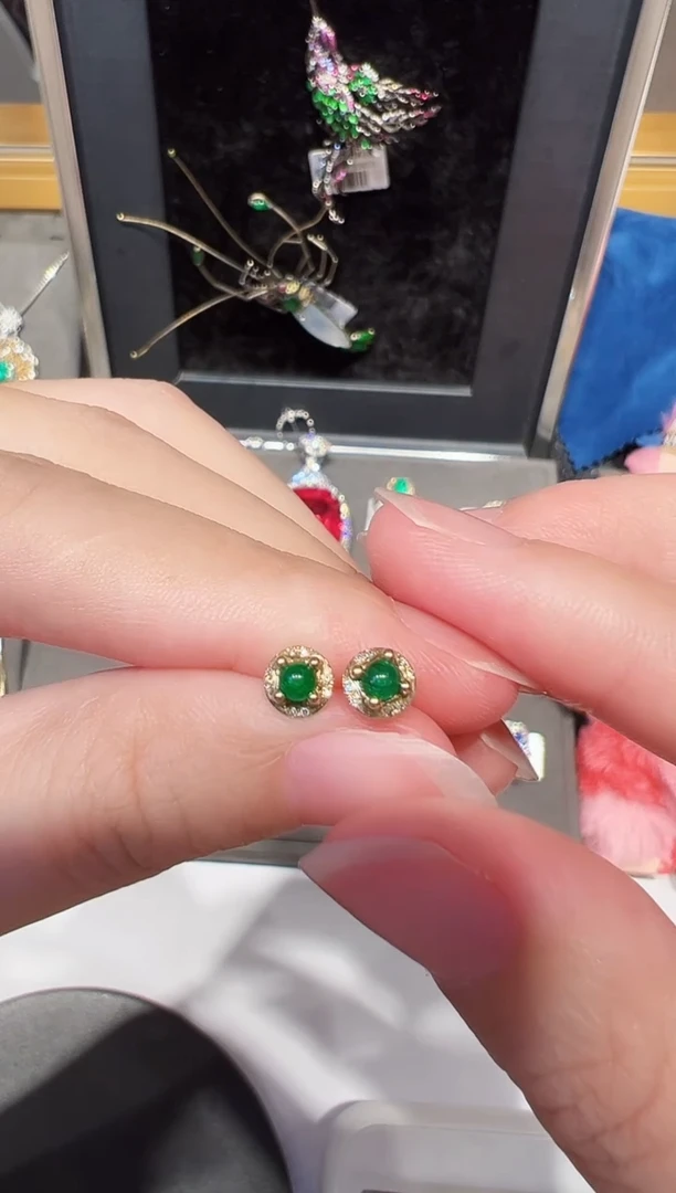 18K金镶嵌耳饰祖母绿0.2ct