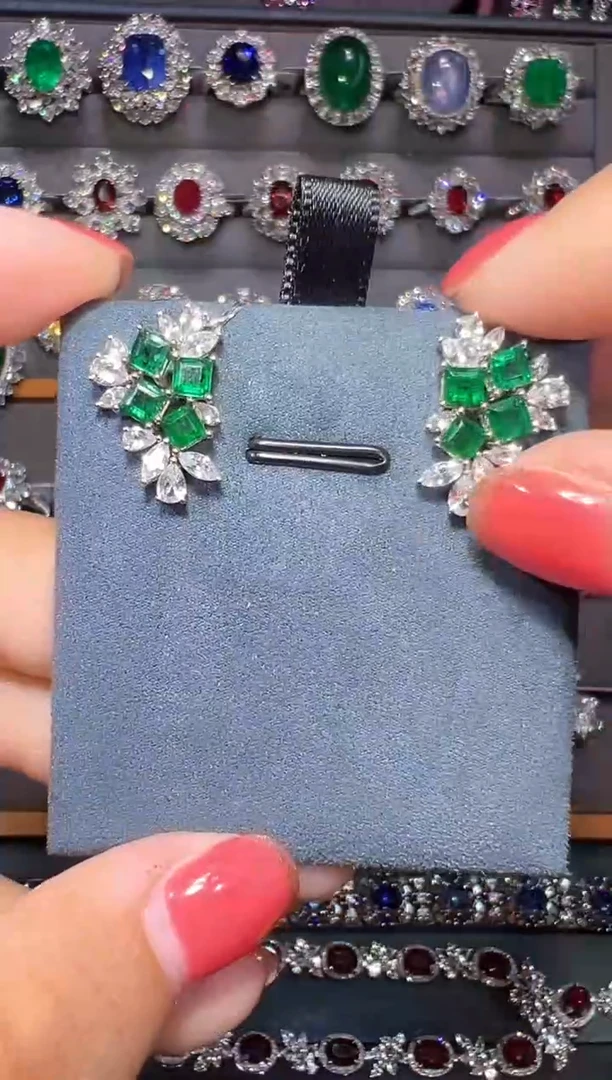 18K金镶嵌耳钉祖母绿1.71ct/GRC/