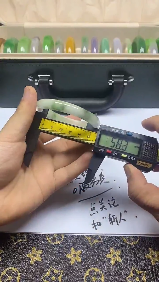 翡翠手镯未镶嵌023