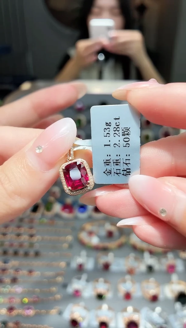 颈饰18K金镶嵌碧玺2.28.