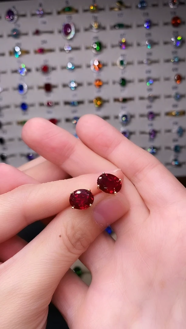 5克拉碧玺（处理）欧美风耳钉