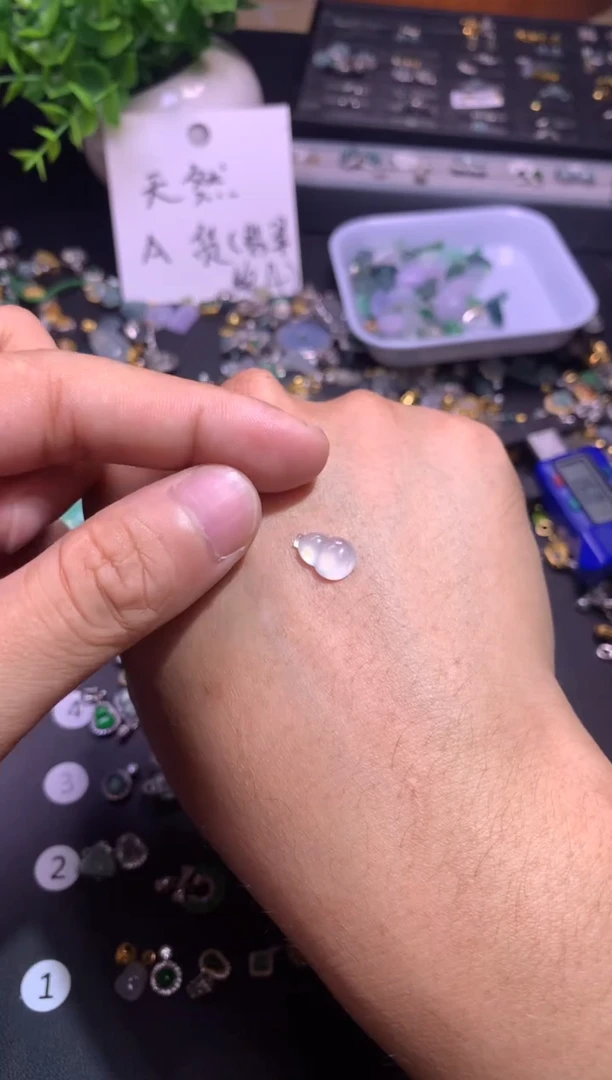 翡翠未镶嵌吊坠(不含链)1