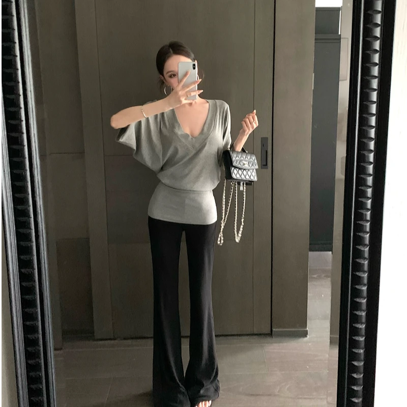 时尚简约基础V领显瘦慵懒T恤+直筒阔腿清冷感衣服喇叭长裤#22664