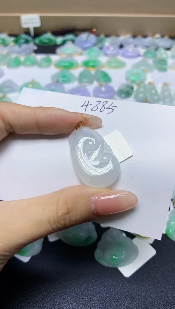 翡翠18K金镶嵌颈饰 天然缅甸翡翠A货