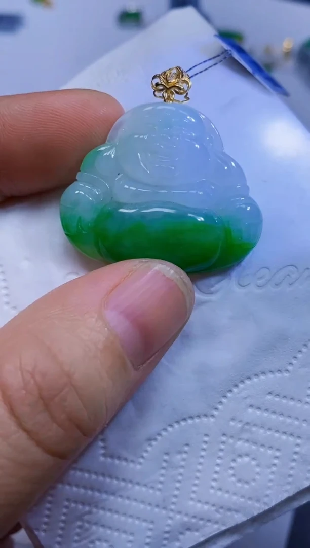 颈饰18K金镶嵌翡翠佛公