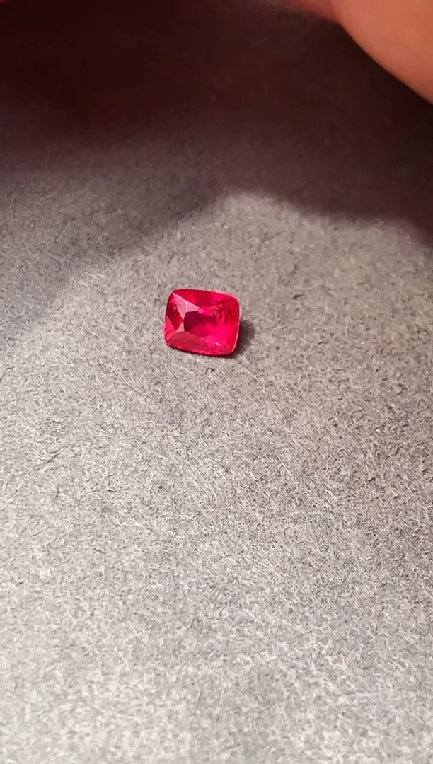 裸石红宝石1.03克拉无烧鸽血红