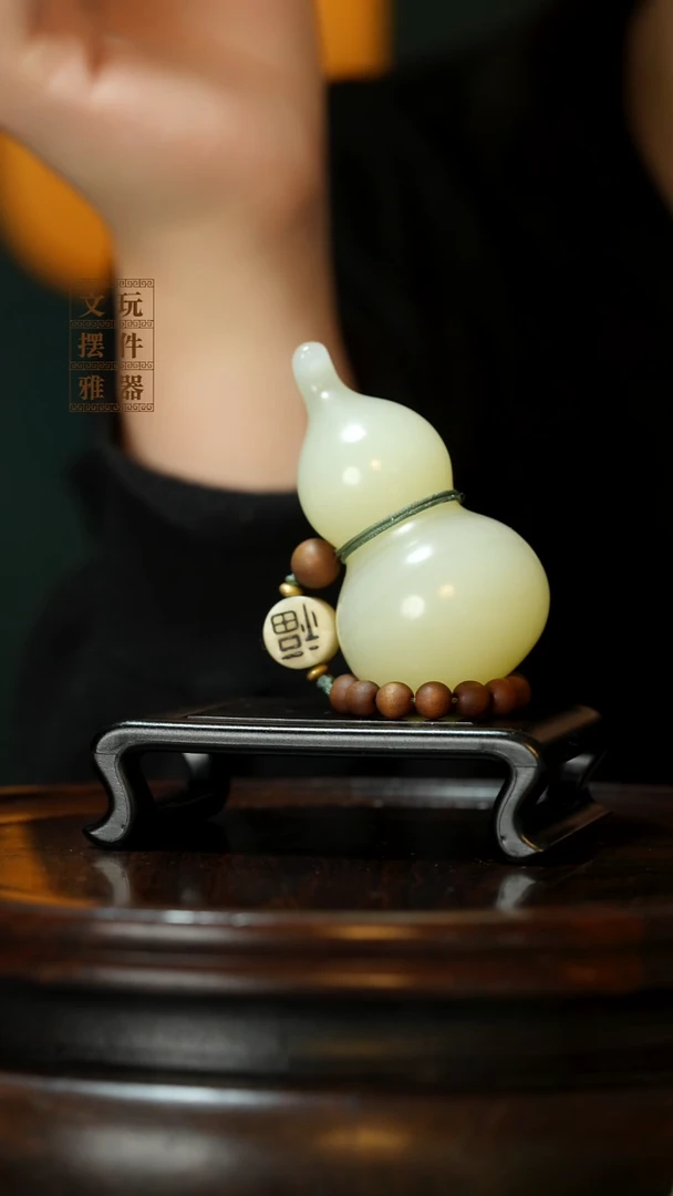 玉《手捻葫芦》手把件摆件