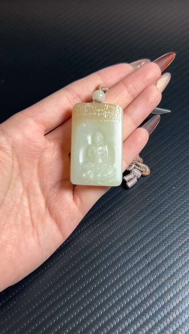 吊坠(赠链)未镶嵌和田玉且末迪克兰二细微色差吊坠