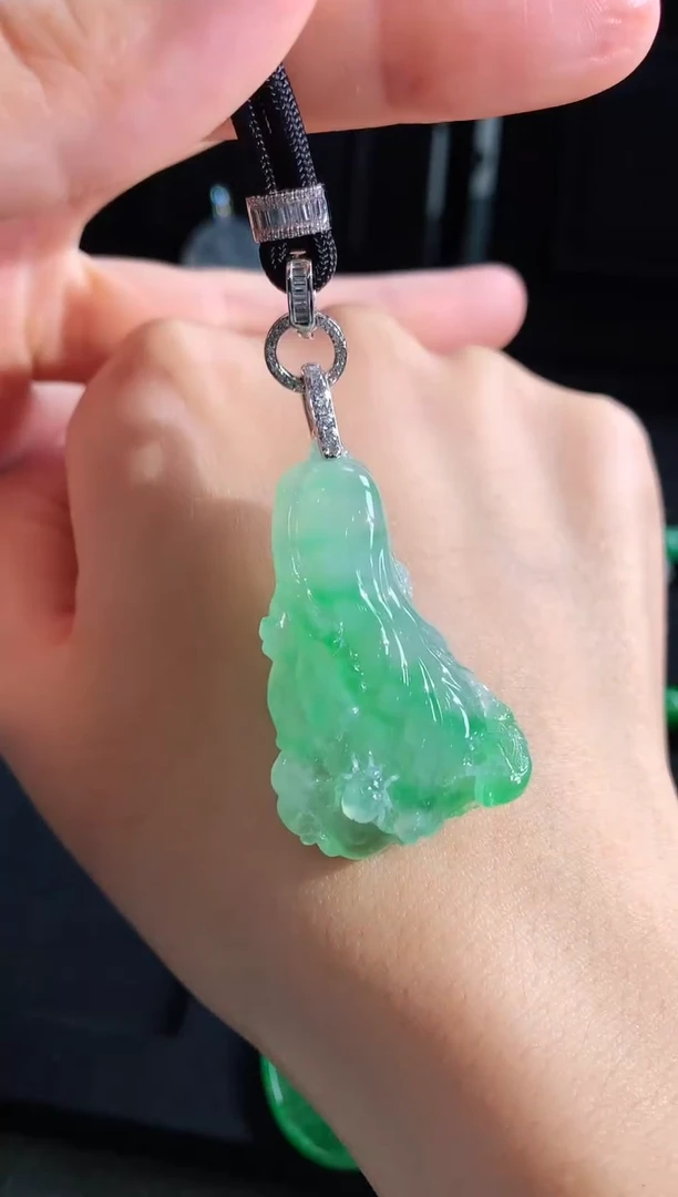 【闪购商品】翡翠吊坠(不含链)18K金镶嵌吊坠