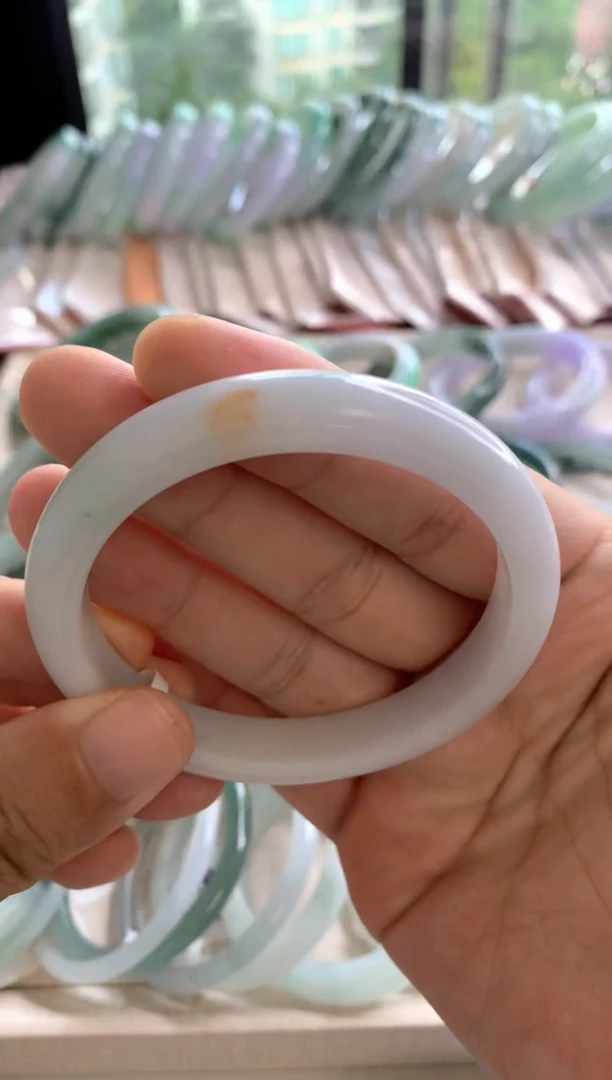 未镶嵌手镯翡翠牛奶底撒金55.9