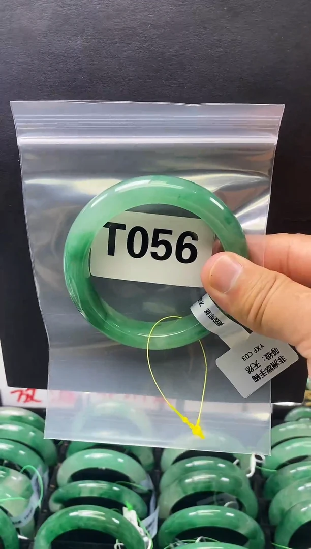 未镶嵌手镯石英质玉（非洲翠）55圈口T056