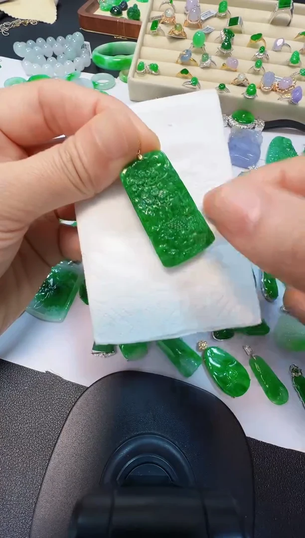 吊坠(不含链)18K金镶嵌翡翠1280