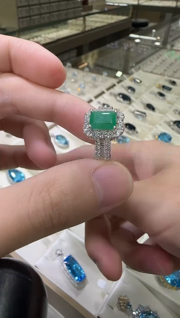 银S925镶嵌戒指祖母绿10*8mm