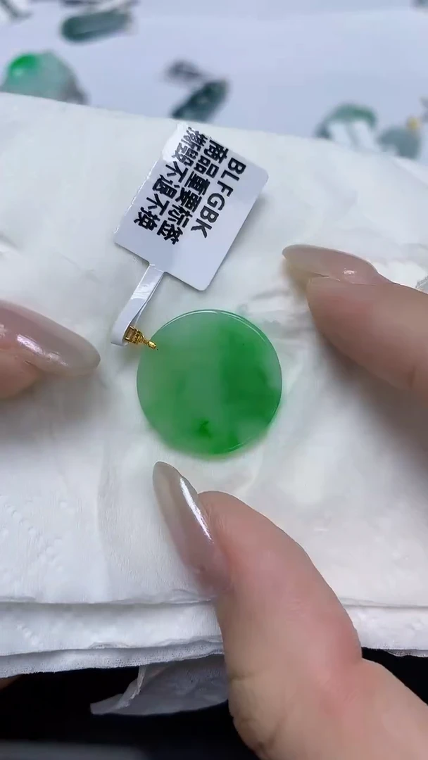 翡翠18K金镶嵌颈饰天然缅甸翡翠A货