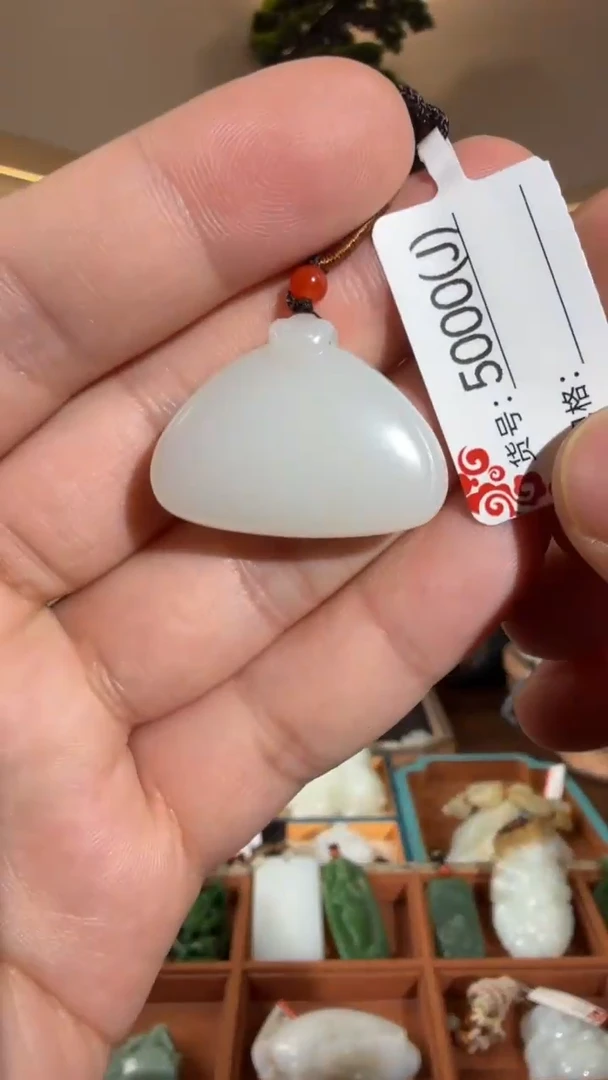 颈饰未镶嵌和田玉J