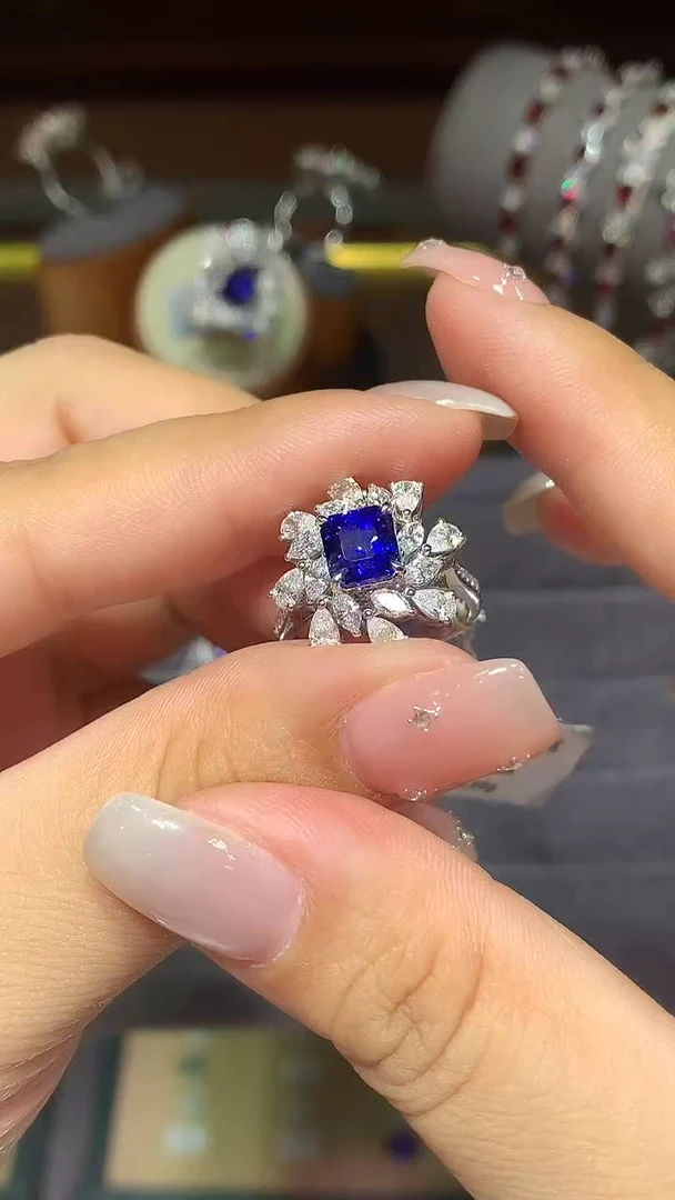 戒指蓝宝石18K金镶嵌2.38ct