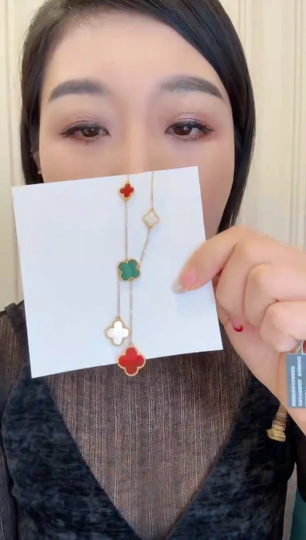 18K金镶嵌颈饰玛瑙/玉髓草草项链