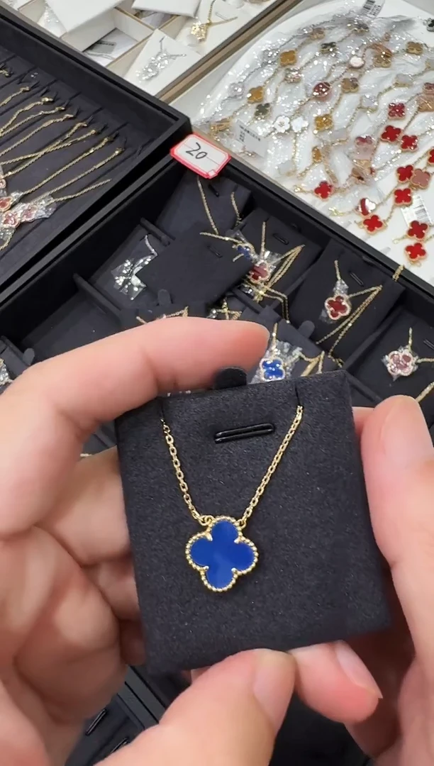 玛瑙/玉髓套链18K金镶嵌蓝色k黄，四叶草套链