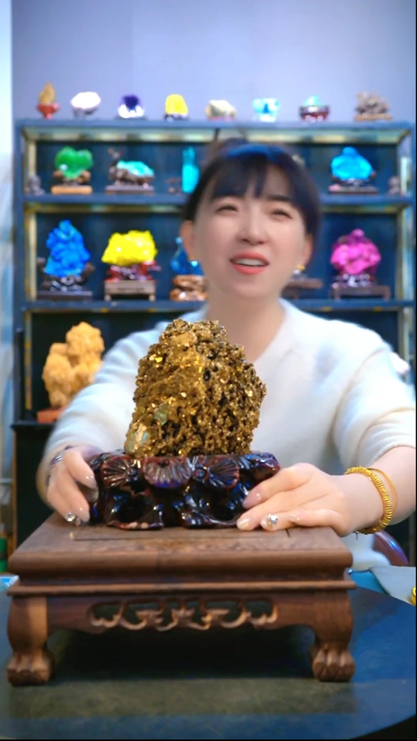 石材颜色漂亮，造型奇特