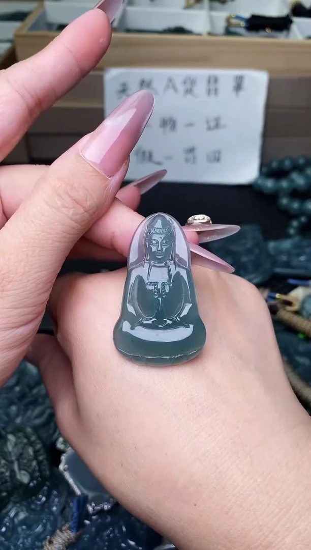 颈饰未镶嵌翡翠